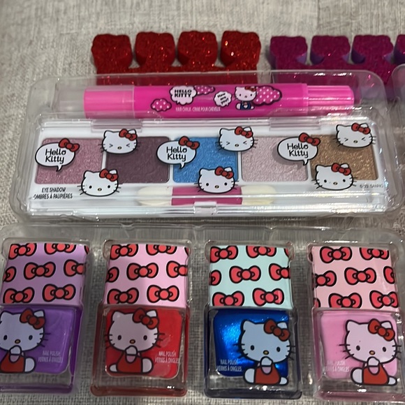 HELLO KITTY Make Up Play Set Kid Girl Sanrio Nail Polish Lip Gloss Hair Chalk - Picture 2 of 10